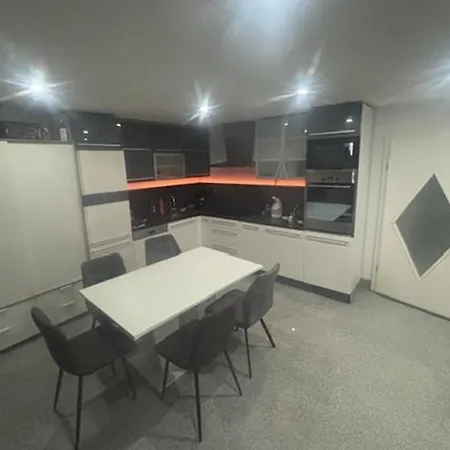 Hani's Grosse Mit Garten