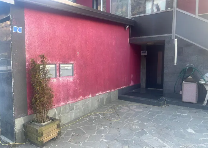 Nyaraló Hani's Grosse Mit Garten