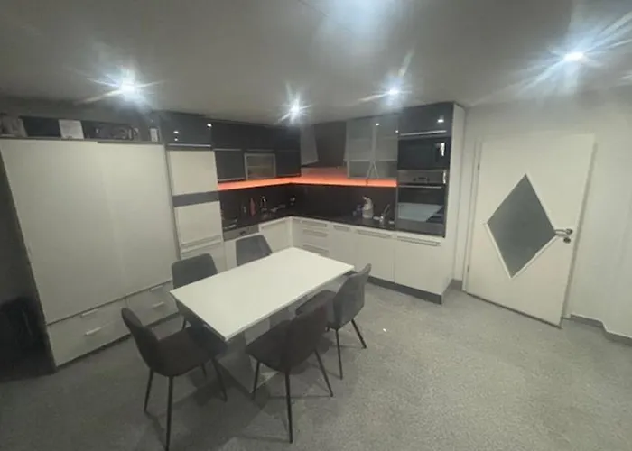 Hani's Grosse Mit Garten