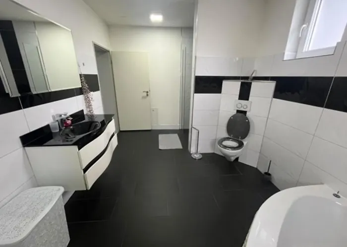 Hani's Grosse Mit Garten